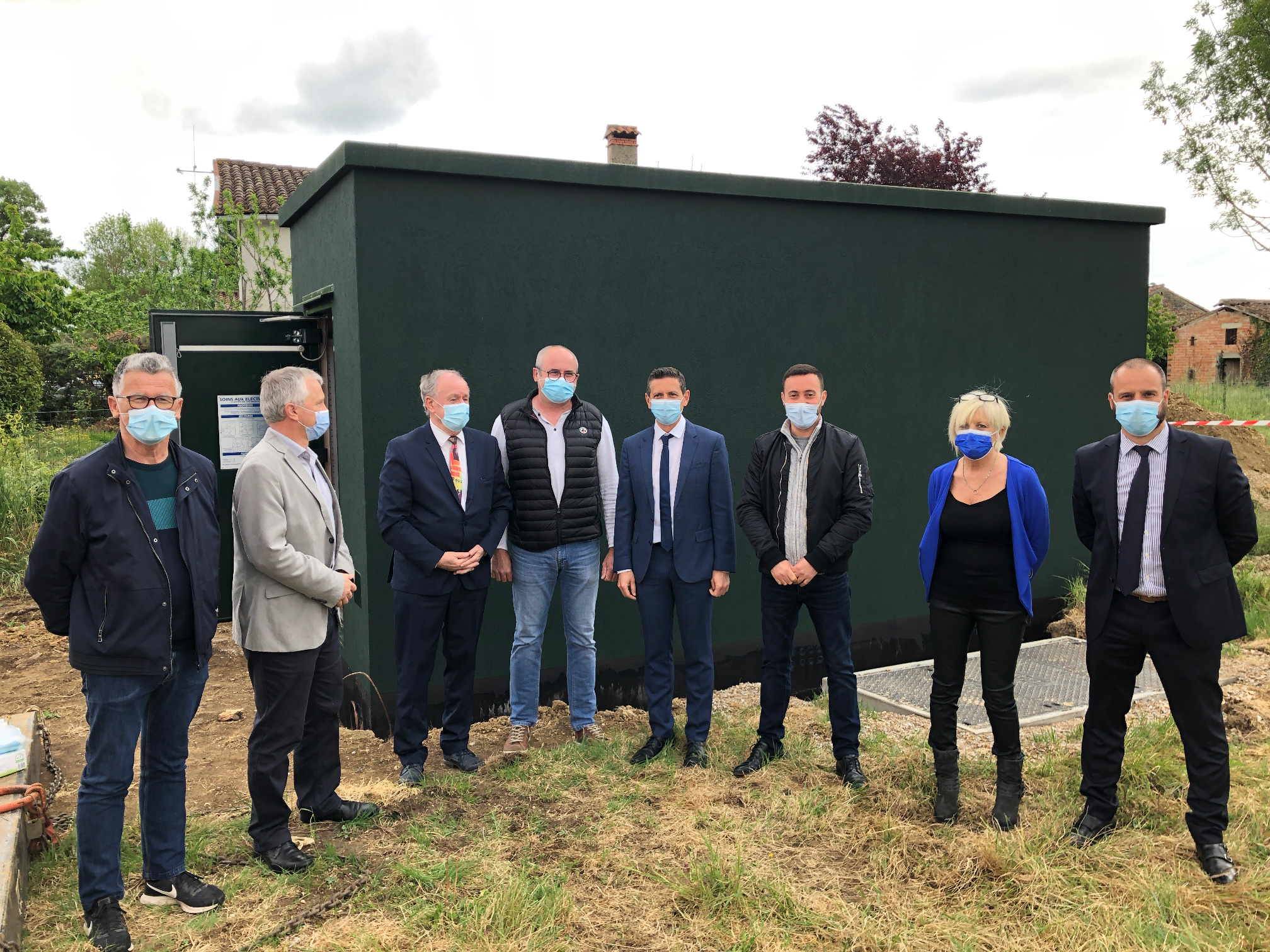 Les élus rassemblés autour du nouveau NRO installé à Vielmur-sur-Agout